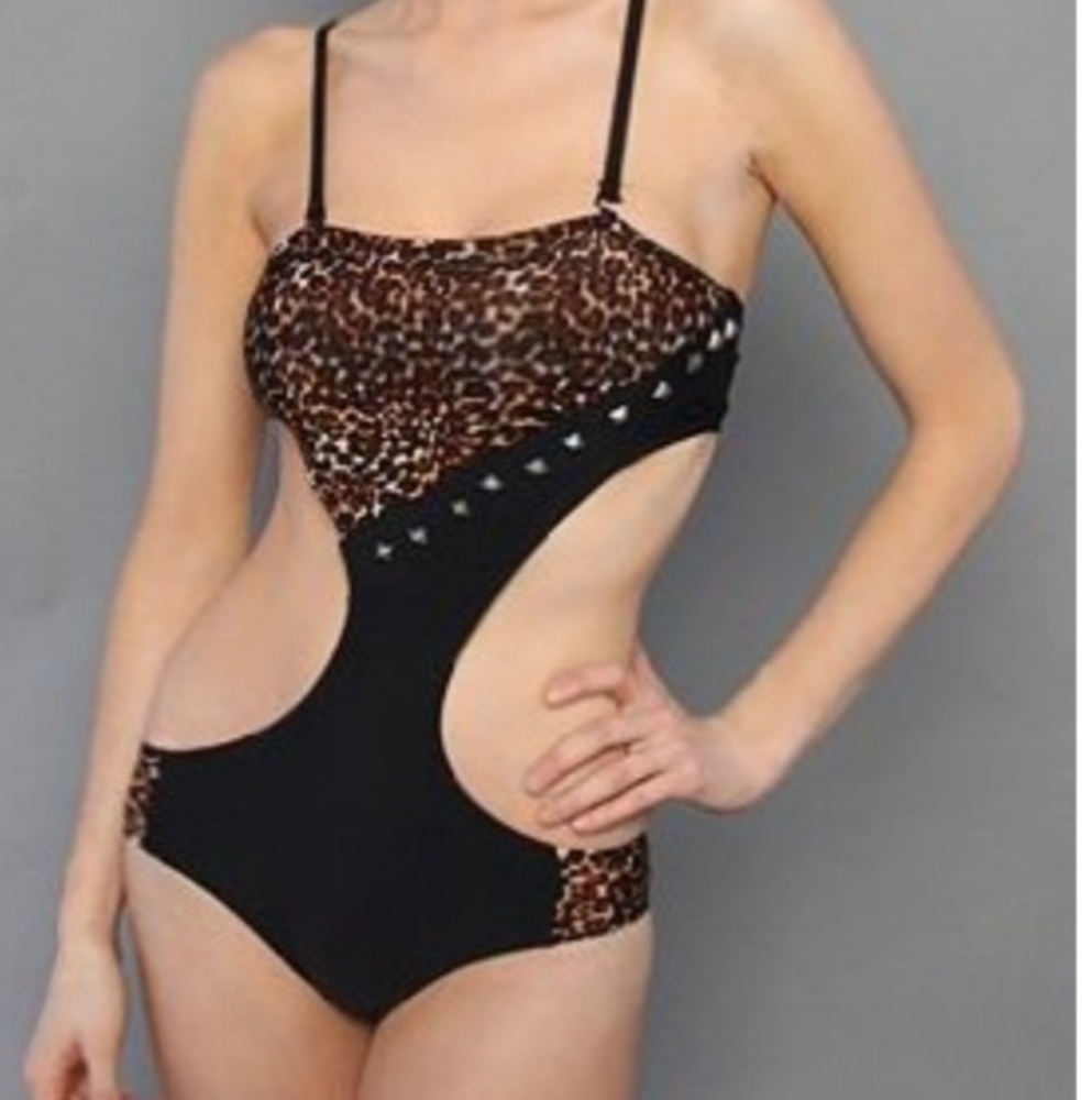 ☠️ Tripp one piece bathing suit